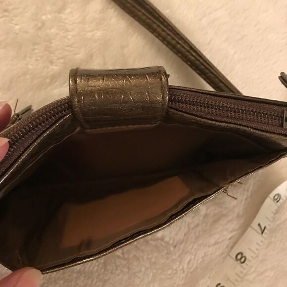 : : Kenneth Cole NEW Reaction Bronze Metallic Wristlet : : - Picture 9 of 10